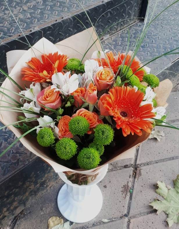 Букет цветов из: Герберы, Хризантемы, Альстромерии и Розы в Хилоке