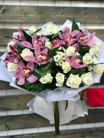 Букет цветов из: Розы и Хризантемы в Хилоке