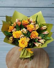 Букет цветов из:  Альстромерии и Розы в Хилоке