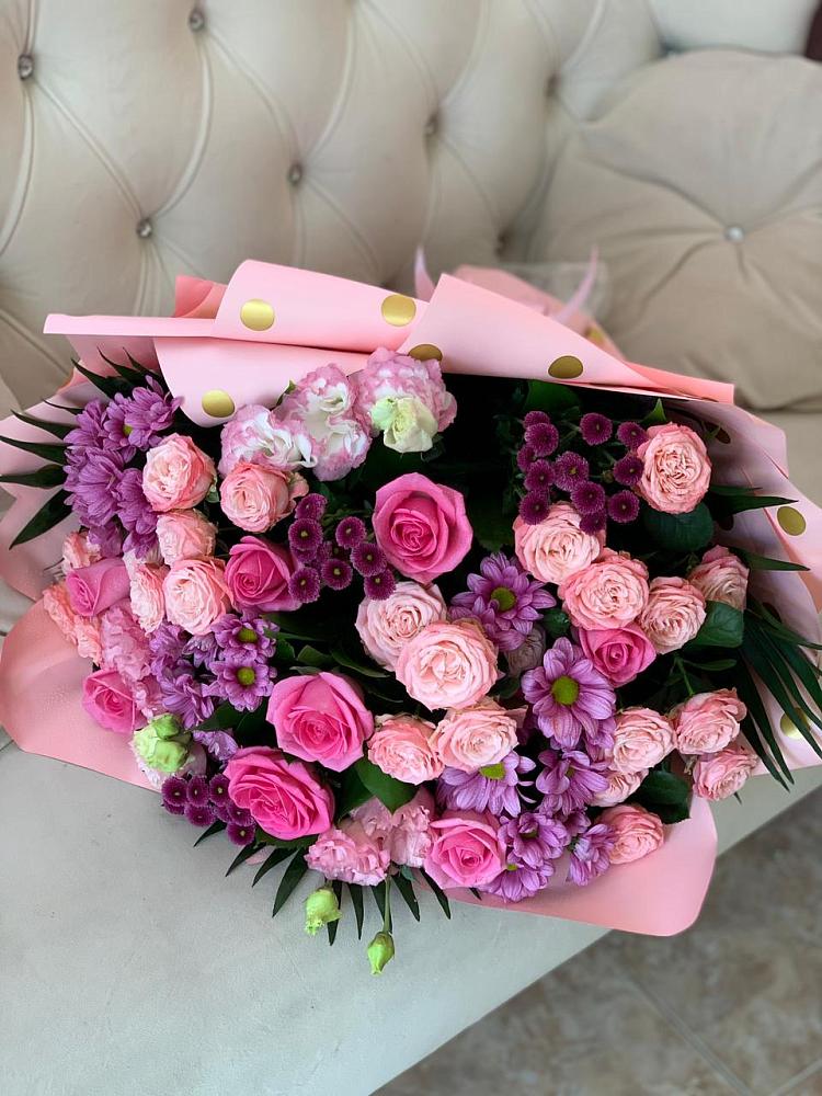 Букет цветов из: Хризантемы, Розы и Лизиантусы в Хилоке