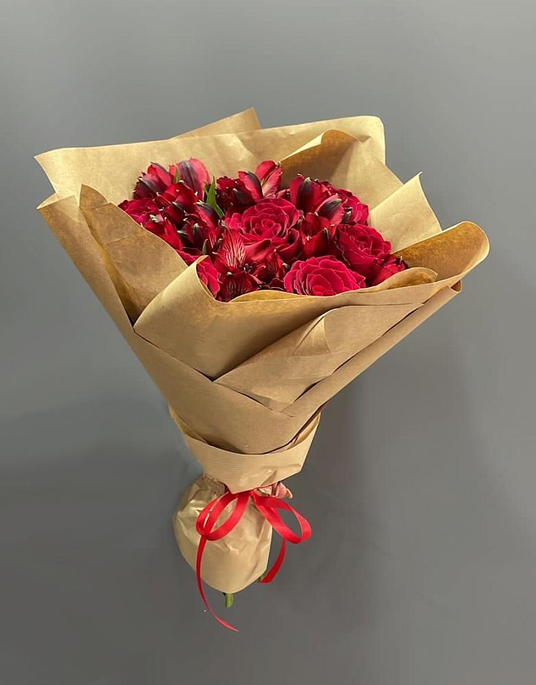 Букет цветов из: Альстромерии и Розы в Хилоке