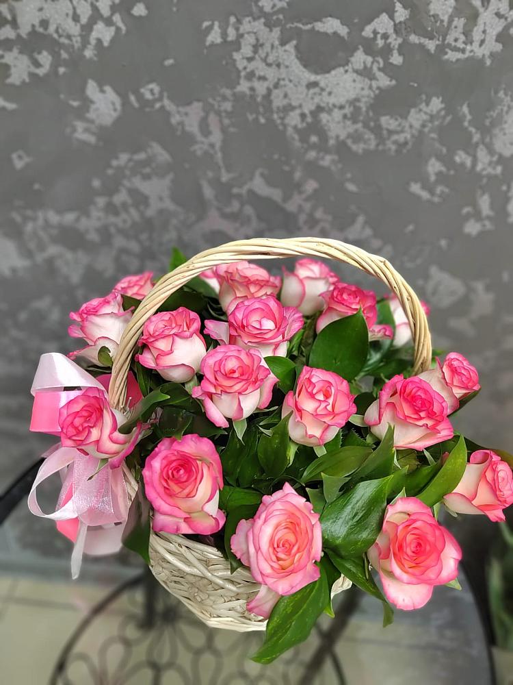 Цветочная композиция из Розы в корзине в Хилоке