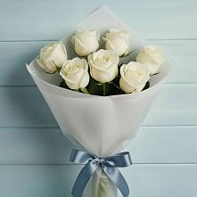 Букет 7 Белых роз Эдлесс Лав в Хилоке