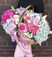 Цветочная композиция из Розы, Хризантемы, Пионы и Лизиантусы в корзине #REPLACE_PRED# Хилоке