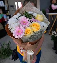 Букет цветов из:  Герберы, Розы и Хризантемы в Хилоке