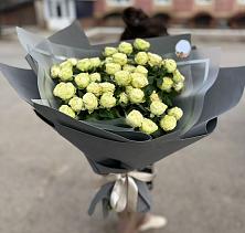 Букет Белые кустовые розы Солинеро в Хилоке