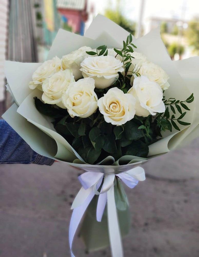 Букет Белые розы Проуд в Хилоке