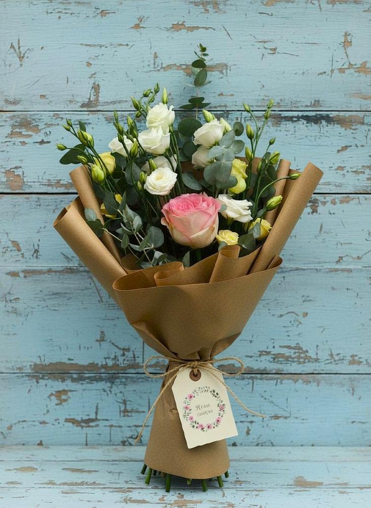 Букет цветов из: Розы и Лизиантусы в Хилоке