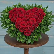 Цветочная композиция из Розы в виде сердца в Хилоке