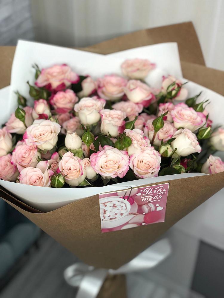 Букет цветов из: Розы в Хилоке