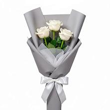 Букет 3 белые розы в Хилоке