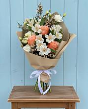 Букет цветов из:  Альстромерии, Лизиантусы, Розы и Хризантемы #REPLACE_PRED# Хилоке