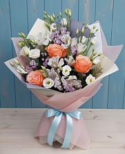 Букет цветов из:  Лизиантусы, Розы, Альстромерии и Гипсофила в Хилоке