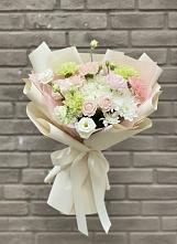 Букет цветов из:  Гвоздики, Розы, Лизиантусы и Хризантемы в Хилоке