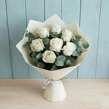 Букет Белые розы в Эвкалипте в Хилоке