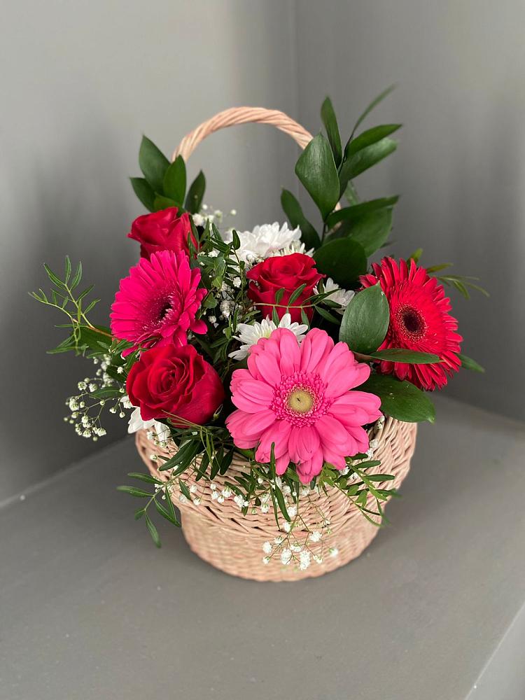 Цветочная композиция из Розы, Хризантемы и Герберы в корзине в Хилоке