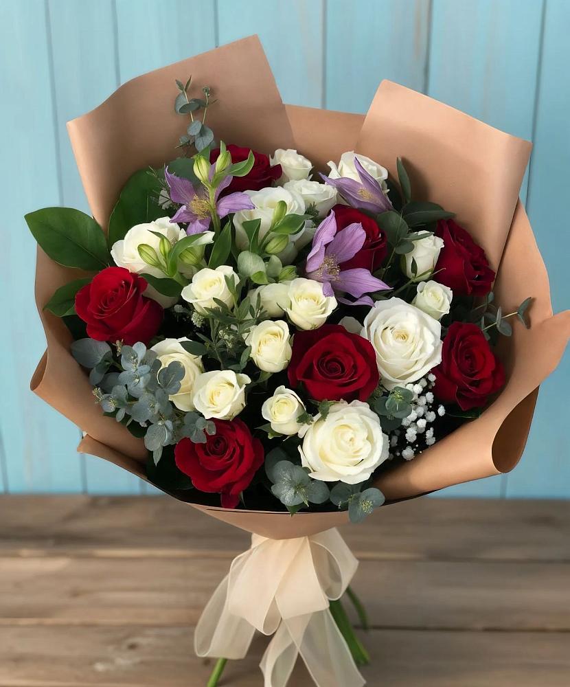 Букет цветов из: Розы и Альстромерии в Хилоке