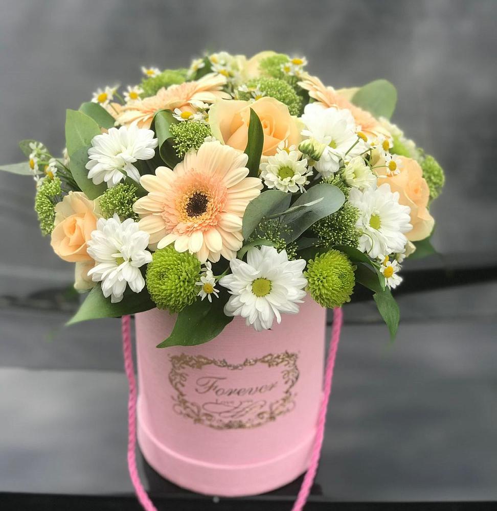 Цветочная композиция из Розы, Герберы и Хризантемы в шляпной коробке в Хилоке