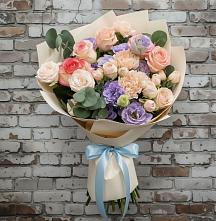 Букет цветов из:  Розы, Лизиантусы и Гвоздики в Хилоке