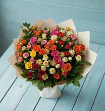 Букет Микс из разноцветных кустовых роз в Хилоке
